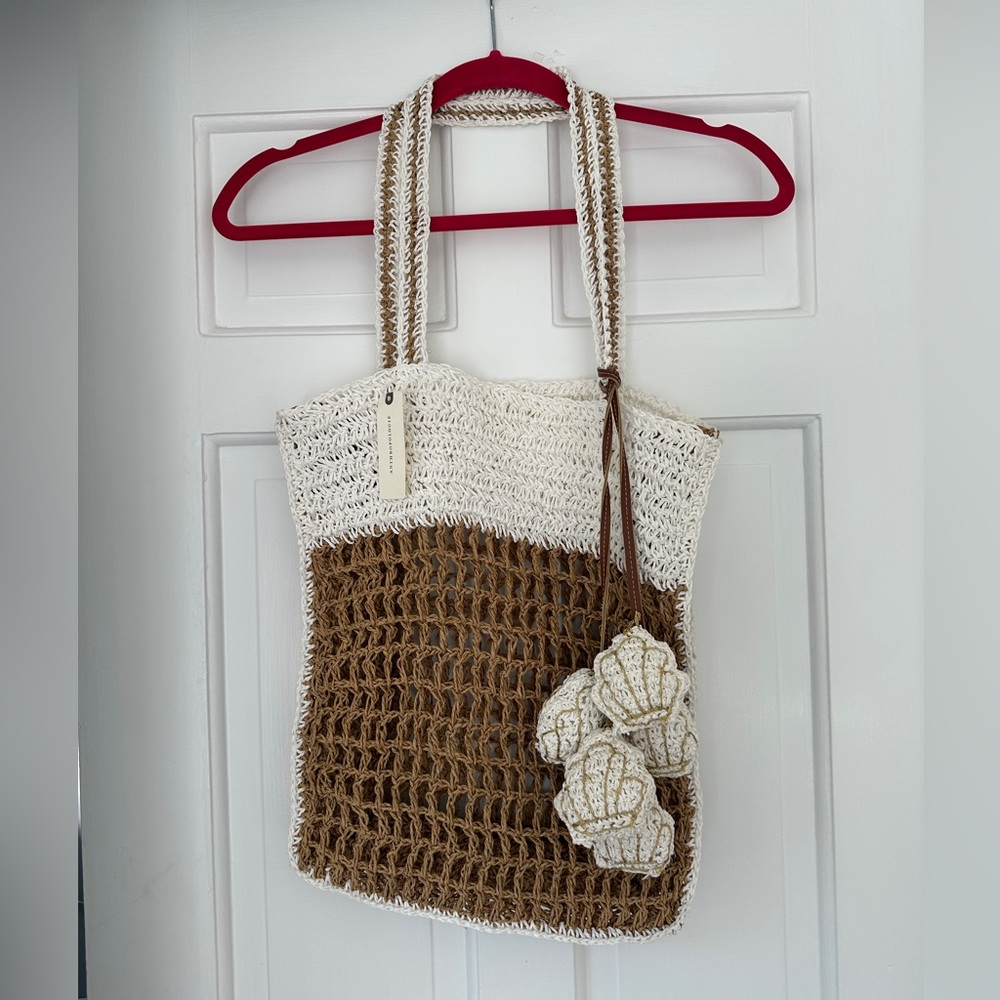 NWT Anthropologie Raffia Shell Summer Vacation Beach Icon Tote Bag and Bag Charm